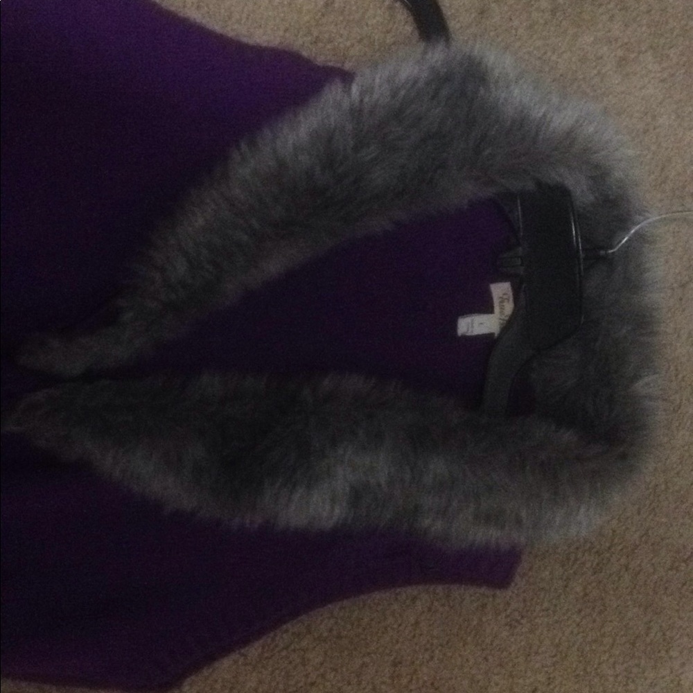 A robe - Picture 2 of 7